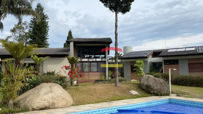 Casa em condominio na Serra da Cantareira com 4 suites, piscina, 3000m² de terreno