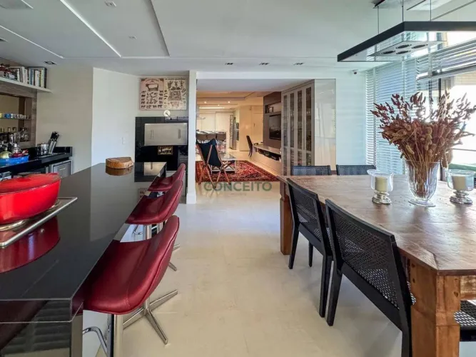 Apartamento Garden a Venda, Mobiliado com 3 Suítes , com 160M² no Centro de Florianópolis