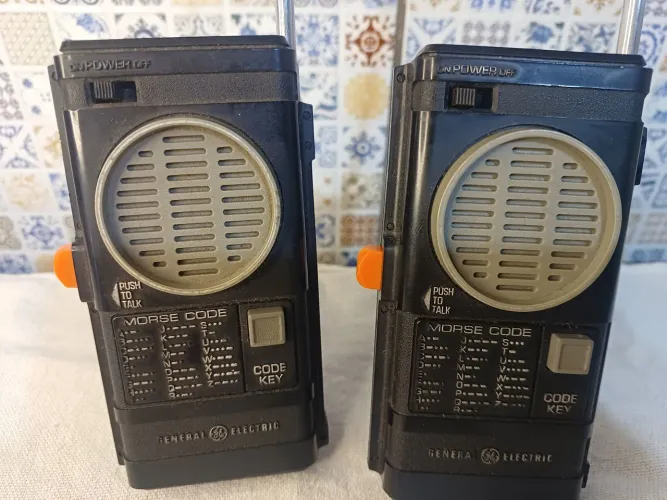 Antigo Walkie Talkie "General Electric" Modelo: 3-5952B, no estado