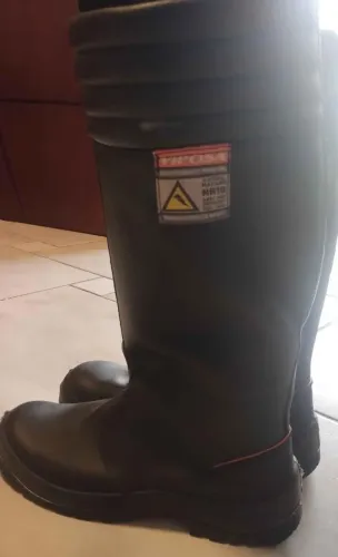 Bota isolante alta tensão