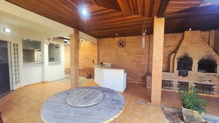 Casa no Recanto dos Pássaros com 3 quartos sendo 2 suítes