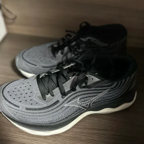 Tênis Mizuno wave skyrise 4