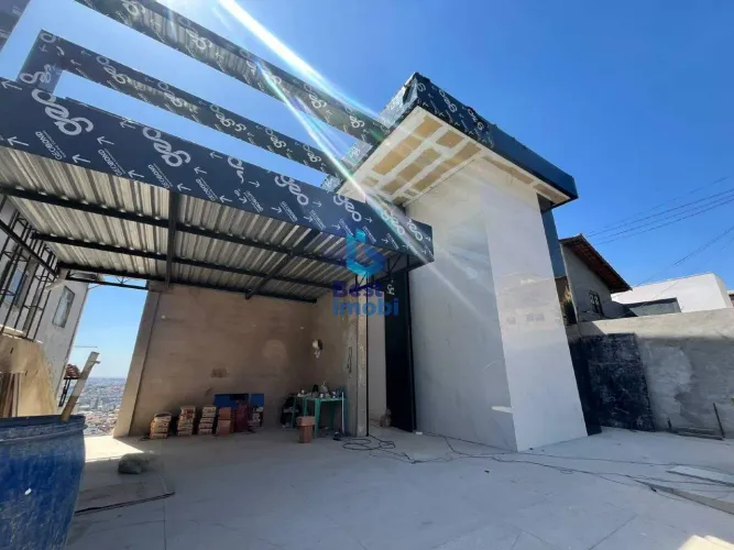 Casa de Alto Padrão em Construção com 8 Quartos e Piscina | Barreiro
