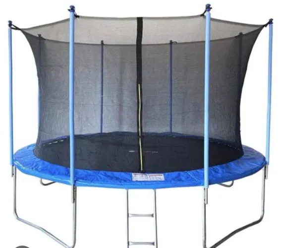 Vendo pula pula semi novo 999 reais 