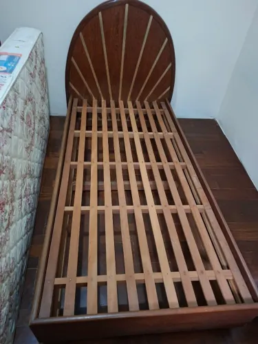 Cama de solteiro madeira macica