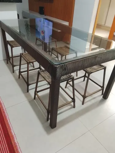 Vendo mesa com 6 banquetas mesa em alumínio