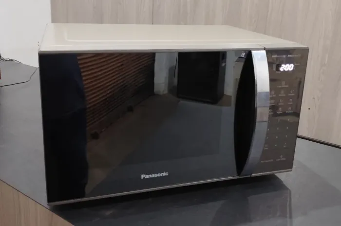 Microondas Panasonic espelhado