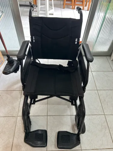 Cadeira de rodas motorizada dobrável D800 até 120kg Dellamed