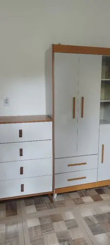 Guarda-roupa + cômoda infantil/bebê em ótimo estado 