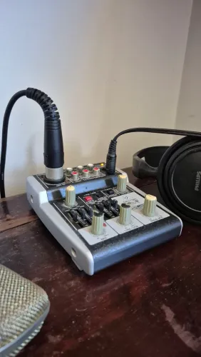 Mesa de som + interface Xenys 302 usb Behringer