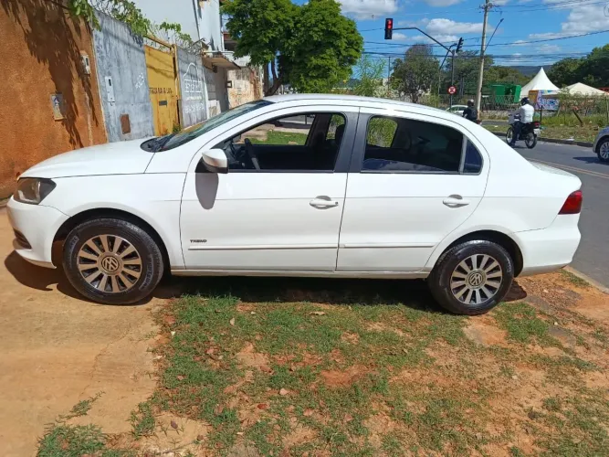 Volkswagen Voyage 1.0/1.0 City MI Total Flex 8V 4P 2013