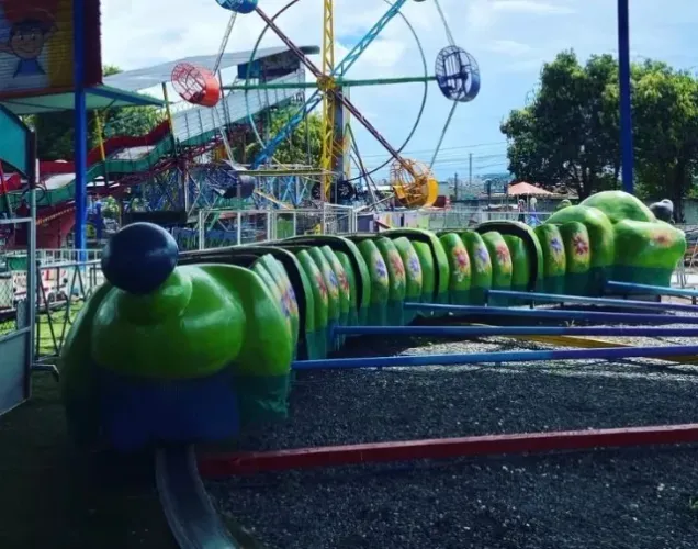 Minhocão Retrô parque de diversão