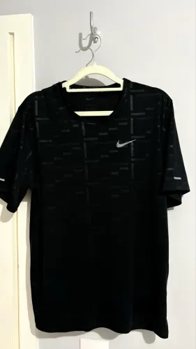 Camiseta Nike para Treino/Corrida - Preta | Tam. P