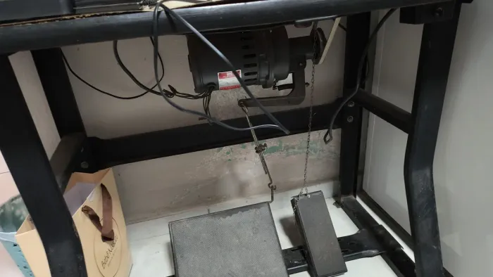 Vendo máquina Galoneira da marca phony semi industrial 2 agulhas,falar comigo caso queira