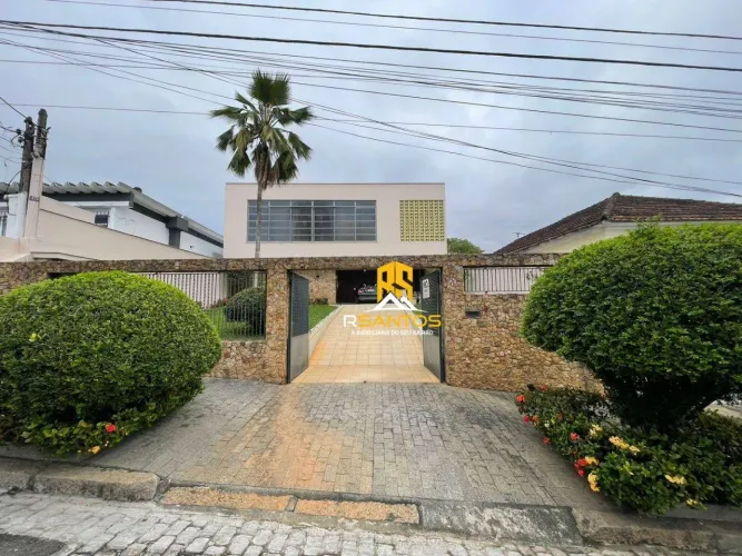 Casa ampla no Tanque - 3 quartos - Ampla sala - Cozinha com armários - Dependência complet