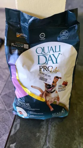 RAÇÃO QUALY DAY PRO LIFE SUPER PREMIUM RAÇAS MÉDIAS - 13 KG LACRADA