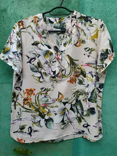Blusa feminina estilo camiseta Indiana semi nova brechó desapego tamanho M 38/40