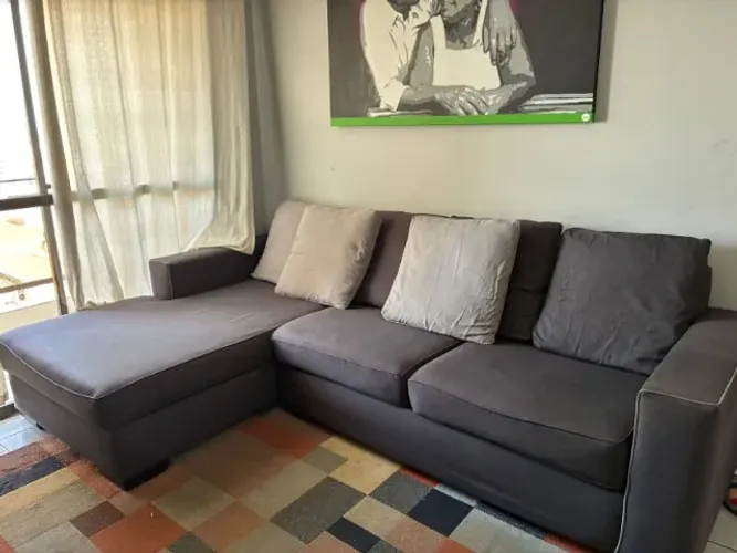 Sofá Retrátil com Chaise Longue - Muito Confortável! (R$ 900)