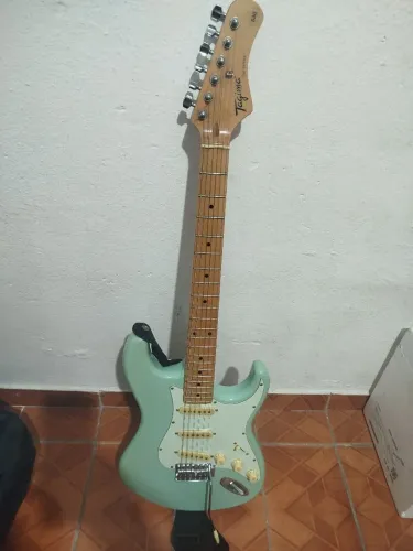Guitarra Tagima 530, com capa 