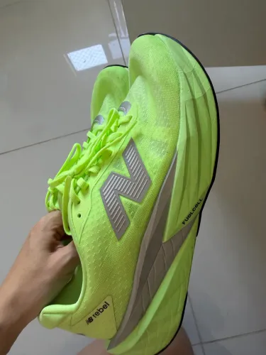 Tênis New Balance Fuelcell Rebel V5
