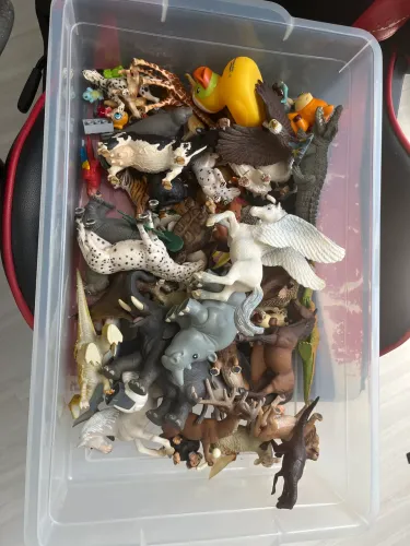 Miniatura de animais de plástico 