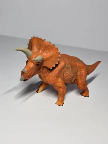Jurassic World Triceratops Banpresto raro exclusivo Japão