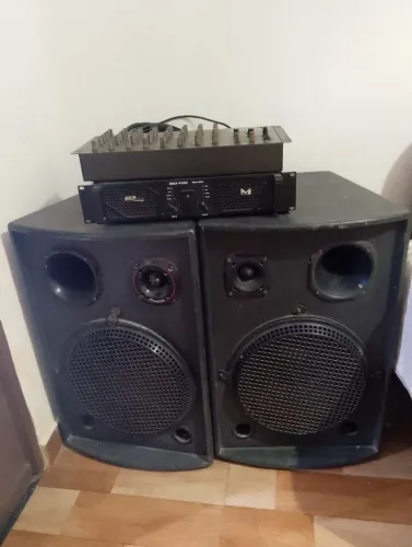 Mesa de som completa com duas bocas de 12 cabo oportunidade