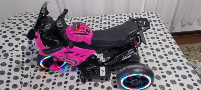 Vendo Moto elétrica infantil  para crianças 1 a 3 anos muito nova pouca usada!