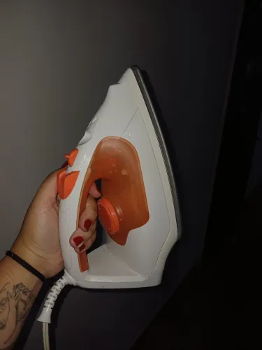 Ferro e tábua de passar roupa 