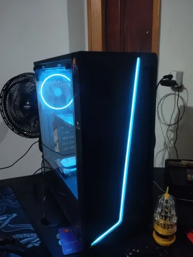 Gabinete semi-novo