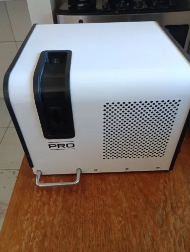 Máquina para preparar massa e moer carne