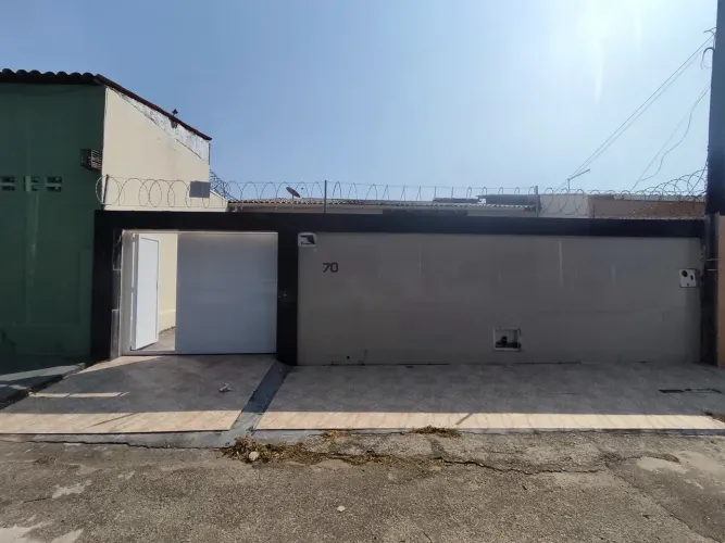 Casa Plana para Locação com 120 m² com 3 quartos em Cidade dos Funcionários - Fortaleza -
