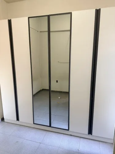 Guarda roupa semi novo
