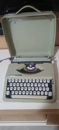 Máquina de escrever portátil
