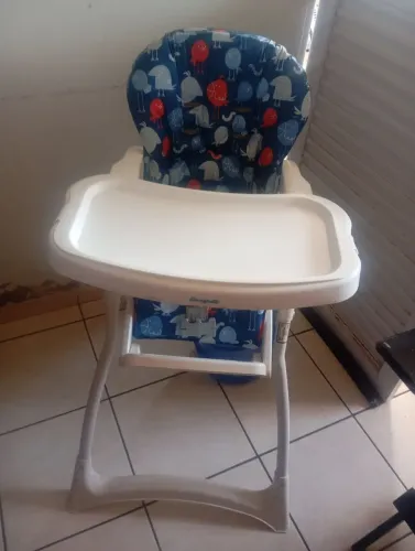 Cadeirinha de alimentação infantil 