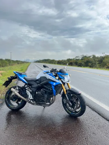 Suzuki GSR 750