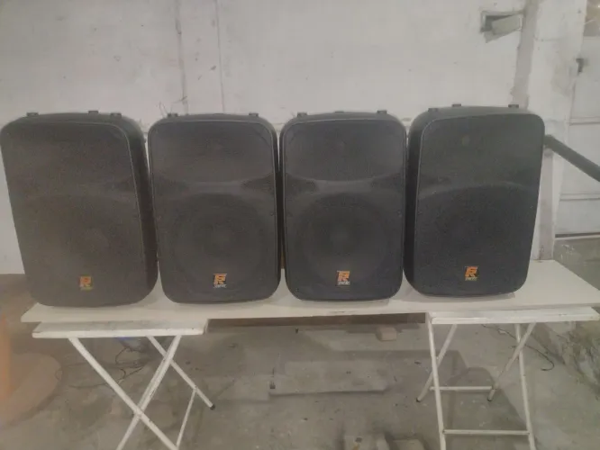Caixas ativas stanner Sr 315 com tripé 