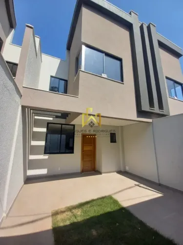 Excelente casa geminada duplex, à venda, com entrada independente no bairro Itapoã.
