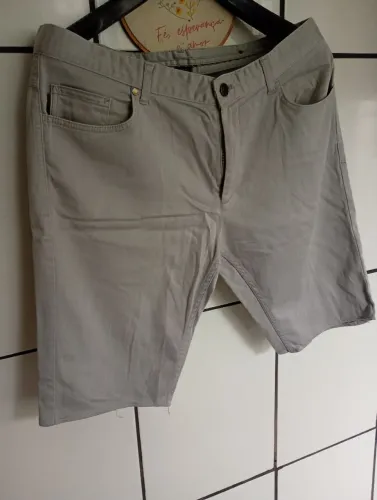 Bermuda masculina Zara-Elegância e versatilidade.