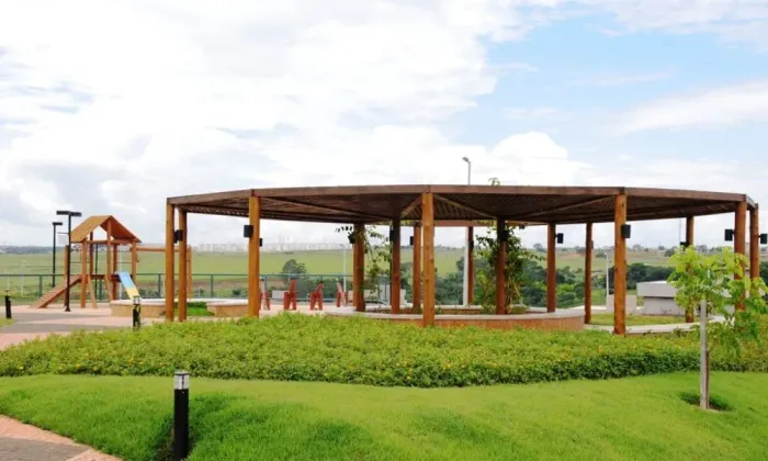 Terreno à venda no Condomínio Jardins Gênova em Uberlândia
