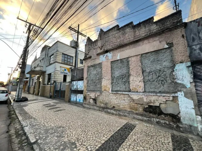 Vendo terreno 210m2 - Avenida Getúlio Vargas - Centro Histórico e Comercial de Feira