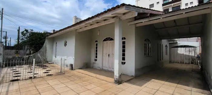 Casa de 4 dormitórios à venda no Balneário