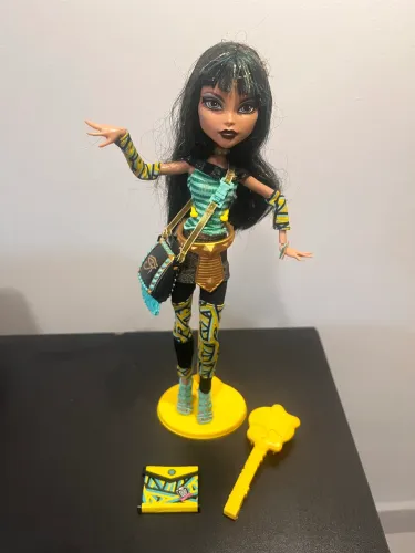 Monster High Cleo De Nile School?s out