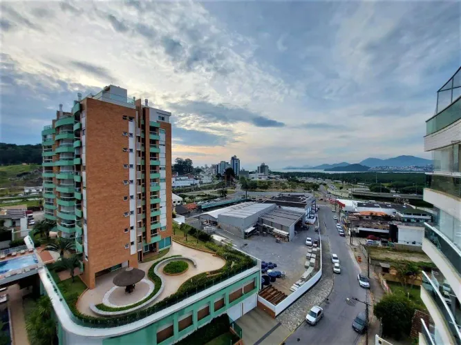 Cobertura Duplex com 4 quartos e 2 vagas no bairro Trindade, em Florianópolis/SC.