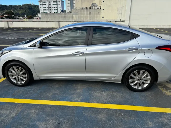 Hyundai Elantra GLS 2.0 16V Flex Aut. 2015