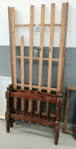 CAMA de SOLTEIRO. Usado.