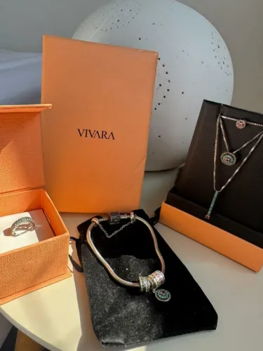 Conjunto Vivara com nota fiscal, colar, pulseira, piercing e brincos 