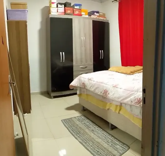 Casa 2 quartos,1 banheiro,sala e cozinha conjugada,porcelanato,pintada,garagem pra 1 carro