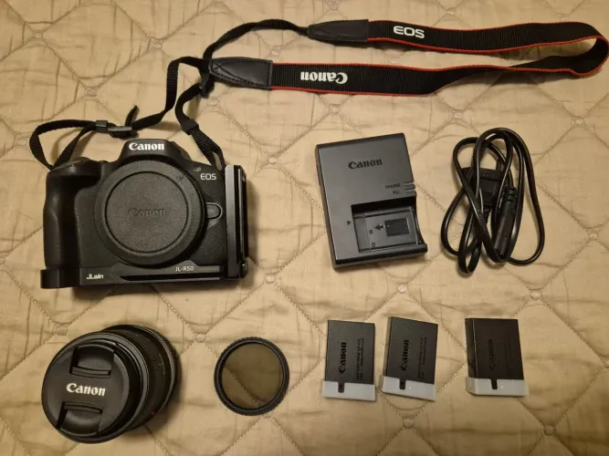 Canon R50 + lente do kit RF-S 18-45mm f/4.5-6.3 IS STM + 2 baterias extras + brindes
