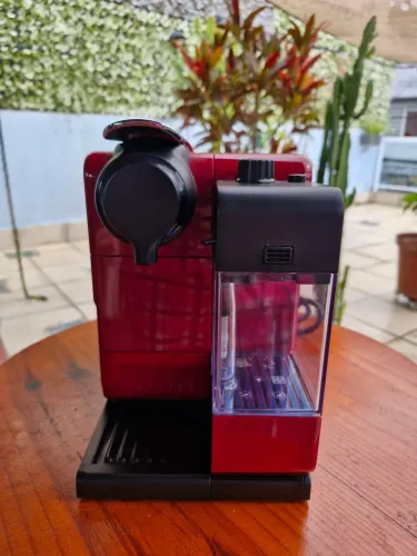 Cafeteira elétrica Nescafé, semi nova oferta imperdivel apenas $ 200,para RETIRAR